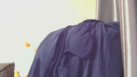 Snapshot of medjik_lool chatting on December 17, 8:53 am Oltereodora-lima online show from December 17, 8:53 am