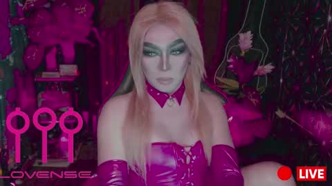 Snapshot of medusaprey chatting on February 16, 7:21 pm THE QUEEN ALPHA Queen Medusa Prey online show from February 16, 7:21 pm