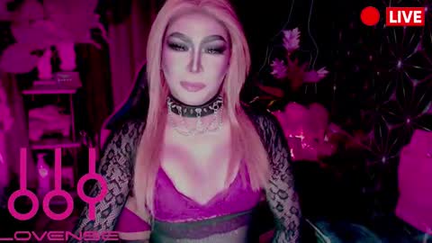 Snapshot of medusaprey chatting on February 25, 10:52 pm THE QUEEN ALPHA Queen Medusa Prey online show from February 25, 10:52 pm