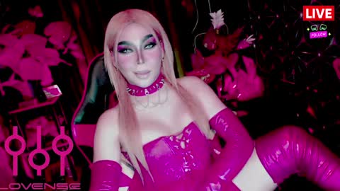 Snapshot of medusaprey chatting on March 27, 11:15 pm THE QUEEN ALPHA Queen Medusa Prey online show from March 27, 11:15 pm