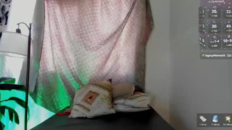 Snapshot of meduza_sexy_caramel chatting on March 14, 5:18 pm Baio online show from March 14, 5:18 pm