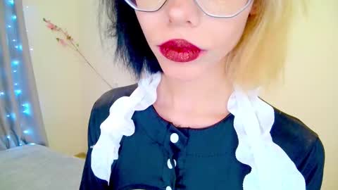 Viola online show from March 31, 2:28 pm