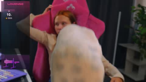 Snapshot of meek_cutie chatting on September 10, 8:58 am meek_cutie online show from September 10, 8:58 am