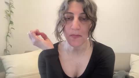 Meena online show from May 1, 4:22 pm