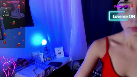 Snapshot of megan___white chatting on February 7, 9:37 am megan white online show from February 7, 9:37 am