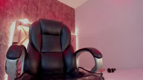 M E G A N online show from May 13, 6:38 pm