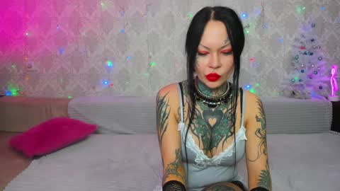 Snapshot of megan_blackmoon chatting on December 29, 8:00 am Helena Tuman online show from December 29, 8:00 am