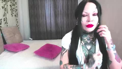 Snapshot of megan_blackmoon chatting on January 10, 7:04 am Helena Tuman online show from January 10, 7:04 am