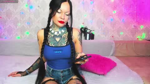Snapshot of megan_blackmoon chatting on January 31, 6:35 am Helena Tuman online show from January 31, 6:35 am