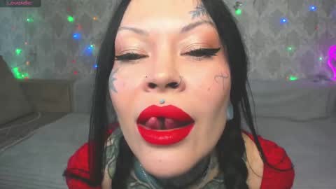 Snapshot of megan_blackmoon chatting on March 7, 9:07 am Helena Tuman online show from March 7, 9:07 am