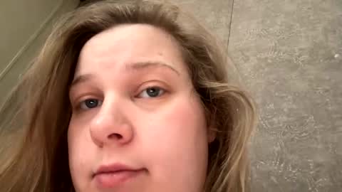 Snapshot of megan_blondiee chatting on December 7, 8:16 pm Blondie online show from December 7, 8:16 pm