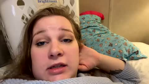 Snapshot of megan_blondiee chatting on December 9, 9:16 pm Blondie online show from December 9, 9:16 pm