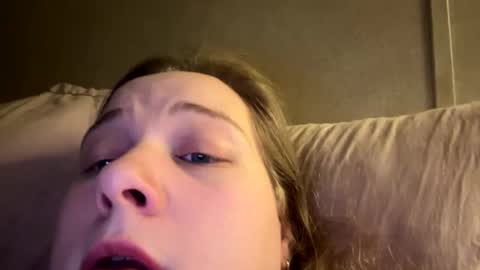 Snapshot of megan_blondiee chatting on January 5, 6:46 am Blondie online show from January 5, 6:46 am