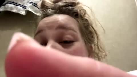 Snapshot of megan_blondiee chatting on February 10, 4:30 am Blondie online show from February 10, 4:30 am