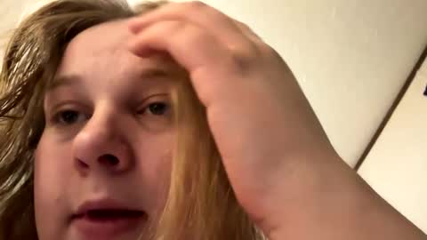 Snapshot of megan_blondiee chatting on February 16, 4:42 am Blondie online show from February 16, 4:42 am