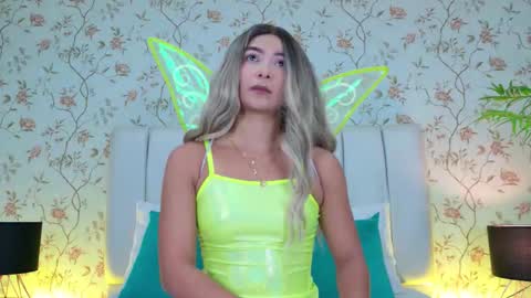 Snapshot of megan_cruzgb chatting on October 14, 12:50 pm Carolina Paez online show from October 14, 12:50 pm