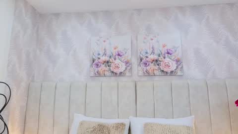 Snapshot of megan_cruzgb chatting on March 26, 12:11 pm Carolina Paez online show from March 26, 12:11 pm