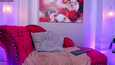 Snapshot of megan_cute4u chatting on November 9, 10:02 am Megan online show from November 9, 10:02 am