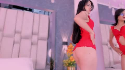 Snapshot of megan_danbury chatting on March 28, 12:05 pm Megan online show from March 28, 12:05 pm