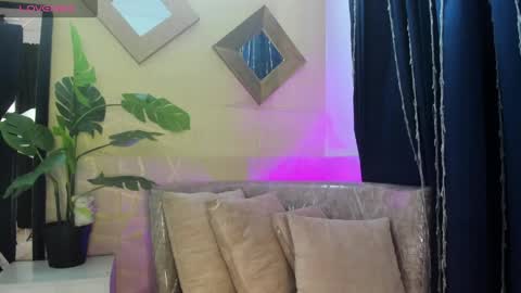     online show from May 5, 12:46 pm