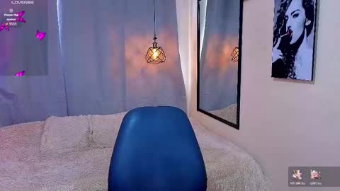 Snapshot of megan_do_santos chatting on February 17, 8:37 pm megan do santos online show from February 17, 8:37 pm