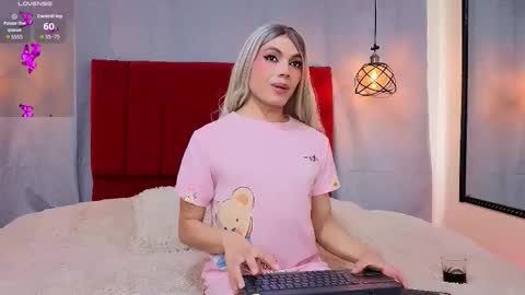 Snapshot of megan_do_santos chatting on March 2, 8:26 pm megan do santos online show from March 2, 8:26 pm