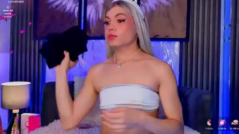 Snapshot of megan_do_santos chatting on March 30, 8:32 pm megan do santos online show from March 30, 8:32 pm