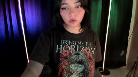 welcome guys   please  help me to reach 100 hands up Thanks  online show from December 6, 8:40 pm