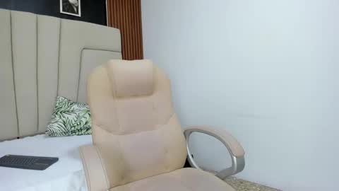 Snapshot of megan_hally chatting on October 24, 3:25 am Megan online show from October 24, 3:25 am