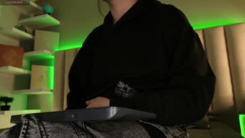 Snapshot of megan_moore__ chatting on September 18, 12:07 pm     online show from September 18, 12:07 pm