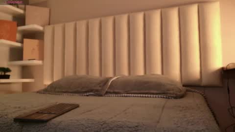 Snapshot of megan_moore__ chatting on September 26, 11:58 am     online show from September 26, 11:58 am