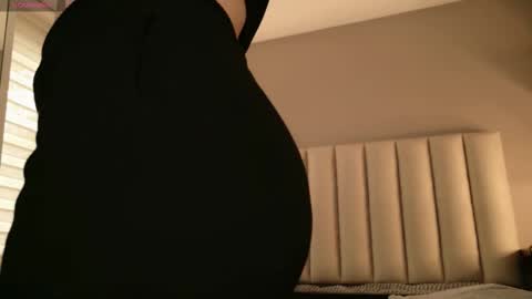 Snapshot of megan_moore__ chatting on October 1, 12:11 pm     online show from October 1, 12:11 pm