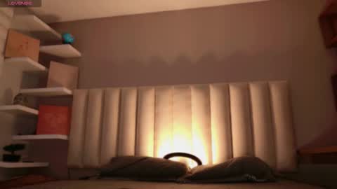 Snapshot of megan_moore__ chatting on October 14, 12:06 pm     online show from October 14, 12:06 pm