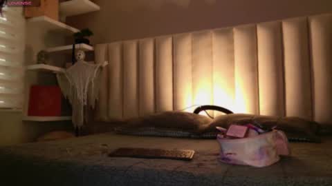 Snapshot of megan_moore__ chatting on October 18, 12:06 pm     online show from October 18, 12:06 pm