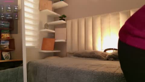 Snapshot of megan_moore__ chatting on October 21, 12:06 pm     online show from October 21, 12:06 pm