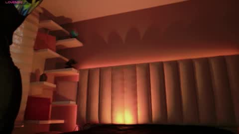 Snapshot of megan_moore__ chatting on October 28, 12:09 pm     online show from October 28, 12:09 pm