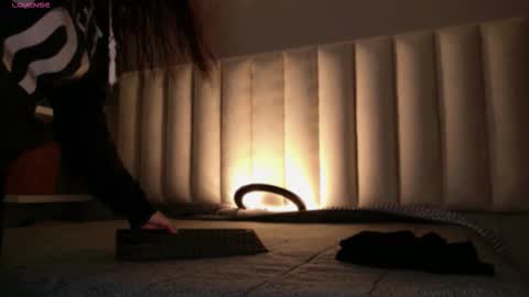     online show from November 13, 12:04 pm