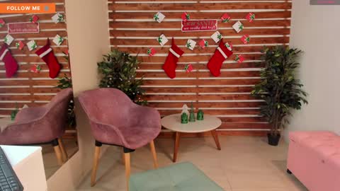 Snapshot of megan_raiin chatting on December 24, 5:27 am megan_raiin online show from December 24, 5:27 am