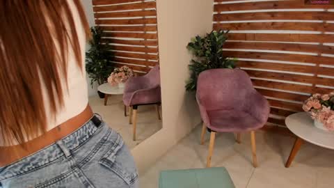 Snapshot of megan_raiin chatting on February 5, 5:09 am megan_raiin online show from February 5, 5:09 am