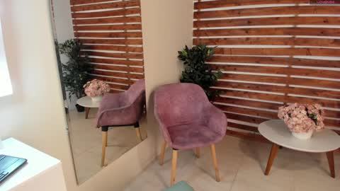 Snapshot of megan_raiin chatting on February 8, 8:31 am megan_raiin online show from February 8, 8:31 am