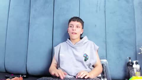 Snapshot of megan_thompsonn_ chatting on February 15, 8:02 am megan_thompsonn_ online show from February 15, 8:02 am