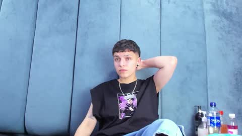 Snapshot of megan_thompsonn_ chatting on March 18, 2:15 am megan_thompsonn_ online show from March 18, 2:15 am