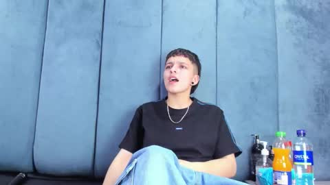 Snapshot of megan_thompsonn_ chatting on March 22, 2:26 am megan_thompsonn_ online show from March 22, 2:26 am