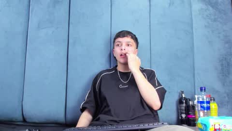 Snapshot of megan_thompsonn_ chatting on March 25, 2:17 am megan_thompsonn_ online show from March 25, 2:17 am