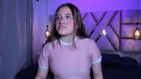 Snapshot of megan_vg chatting on April 4, 11:51 am Megan online show from April 4, 11:51 am