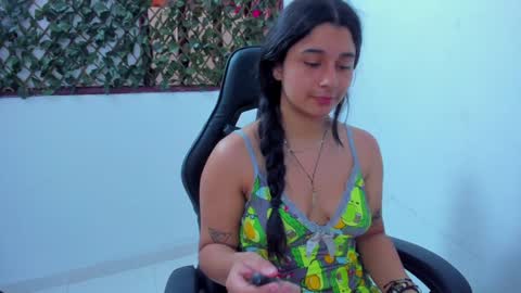 Snapshot of megan_whitte_01 chatting on December 4, 7:45 pm megan white 01 online show from December 4, 7:45 pm