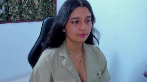 Snapshot of megan_whitte_01 chatting on December 5, 8:00 pm megan white 01 online show from December 5, 8:00 pm