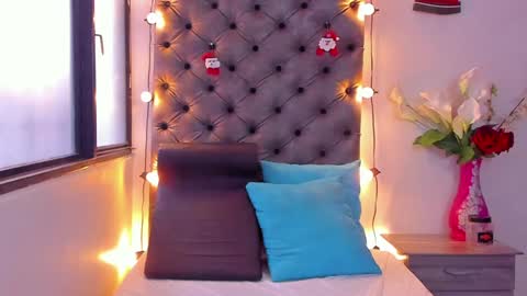 Snapshot of megan_whitte_01 chatting on December 9, 8:12 pm megan white 01 online show from December 9, 8:12 pm