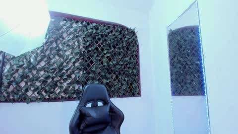 Snapshot of megan_whitte_01 chatting on January 22, 12:38 am megan white 01 online show from January 22, 12:38 am