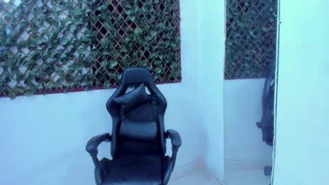 Snapshot of megan_whitte_01 chatting on February 22, 4:18 am megan white 01 online show from February 22, 4:18 am